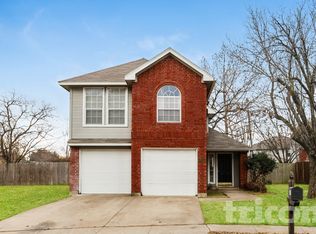 900 Freshwood Ct, Arlington, TX 76017