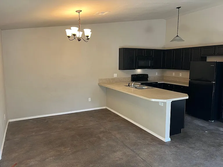 519 W Meadow Creek Cir — Photo 2
