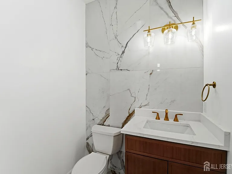 704 Green Ln — Photo 3
