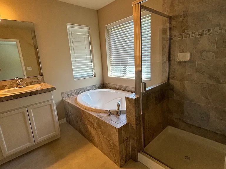 3676 SE Chesterton Dr — Photo 9