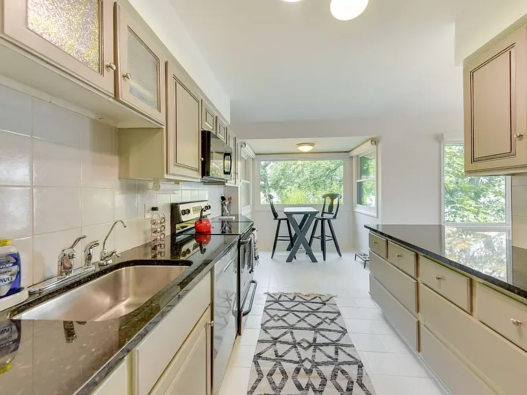 33460 N Lakeview Ct — Photo 14