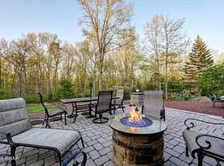 103 Blackbirch Ln, Hawley, PA
