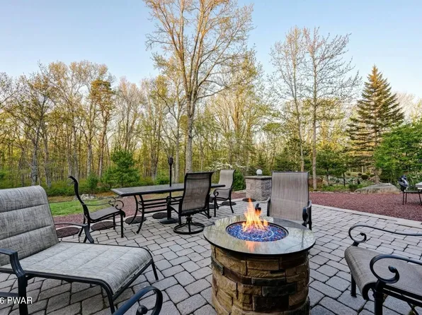 103 Blackbirch Ln, Hawley, PA 18428