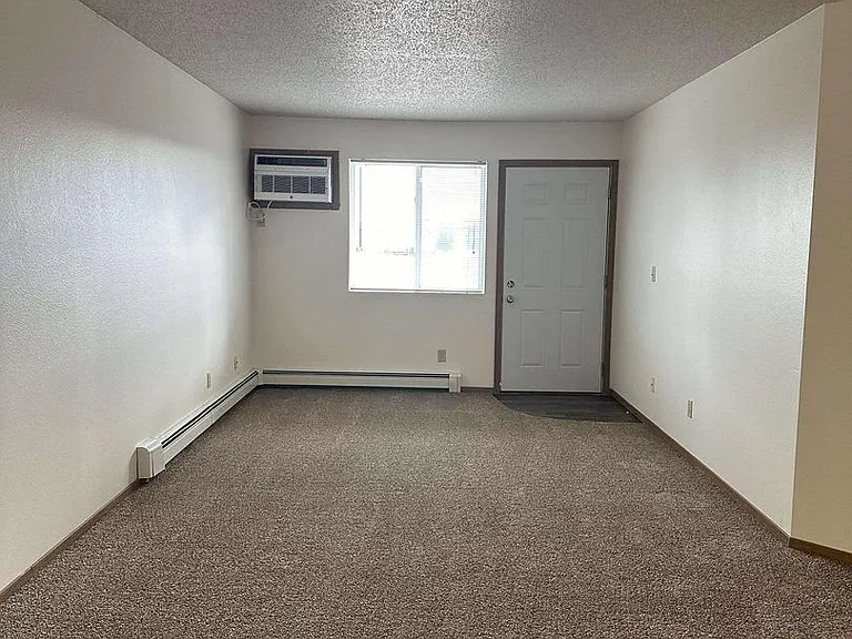 Dakota E & W Apartments — Photo 27