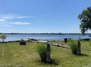 11786 Kenton Dr, Whitmore Lake, MI 48189