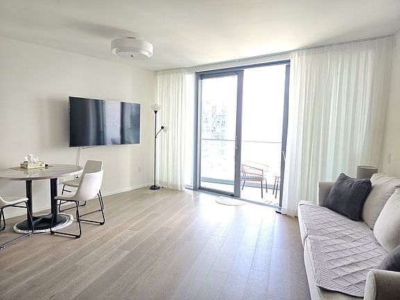 4th image of 1000 Auahi St APT 2608