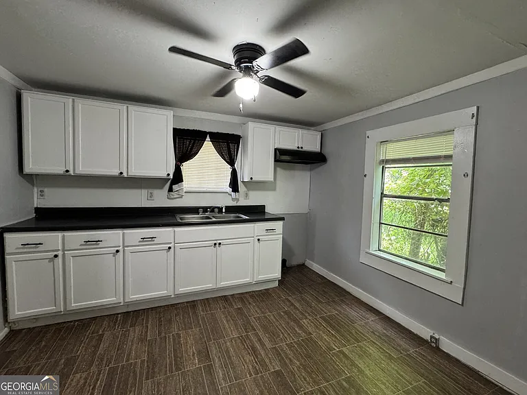 1539 Walnut St — Photo 8