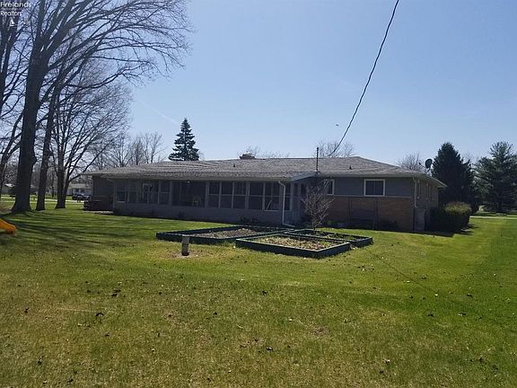 3rd image of 7033 Township Road 243