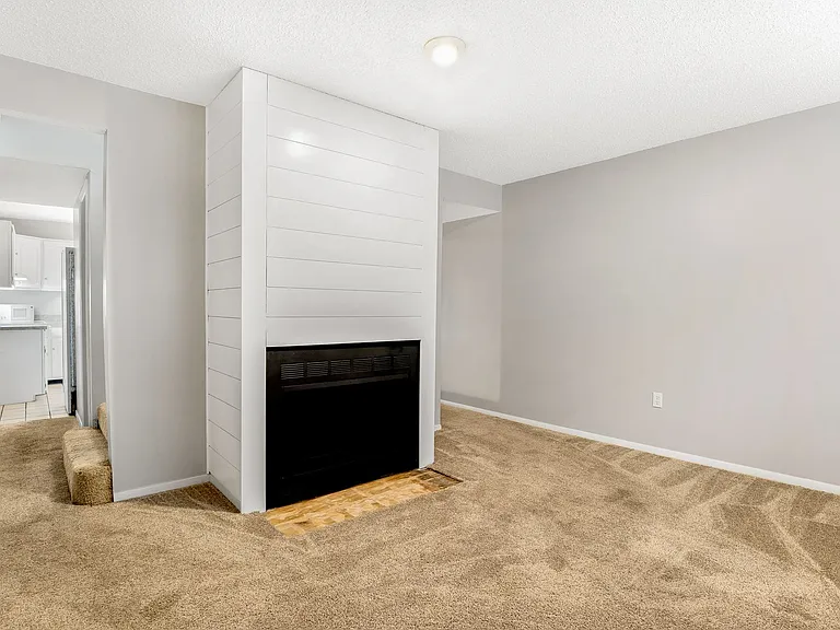 1318 Evergreen — Photo 22