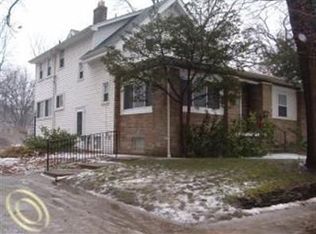 60 Kensington Blvd, Pleasant Ridge, MI 48069