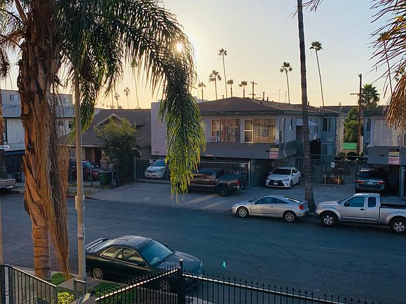 4th image of 136 N Mariposa Ave APT G