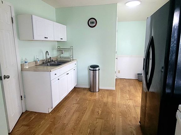 Kitchen with garbage disposal, double stainless sink, Double door refrigerator/freezer and pantry,