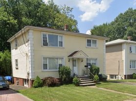 50 Chobot Ln, Elmwood Park, NJ