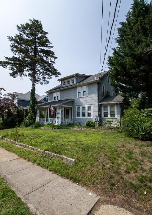 1st image of 25 Hillside Ave Floor 1