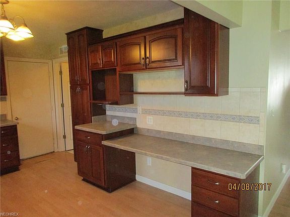 5th image of 10415 Covington Ln #7