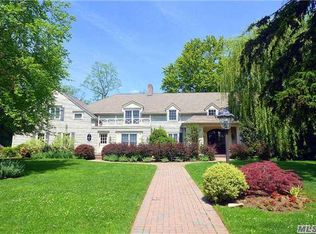 78 Country Club Dr, Port Washington, NY 11050