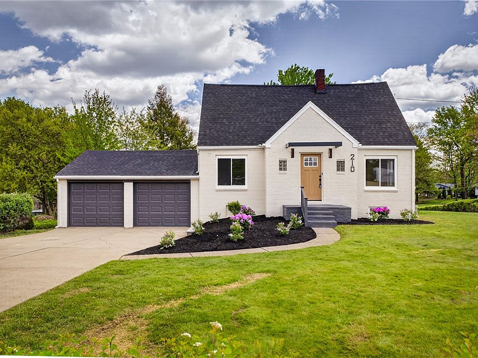 1st image of 210 W Woodland Dr