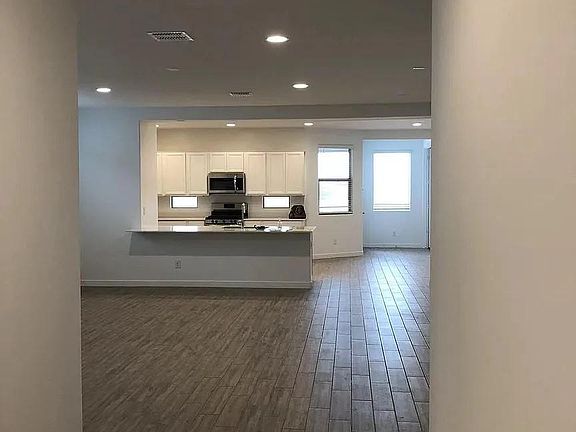 5th image of 1612 W Carmen St
