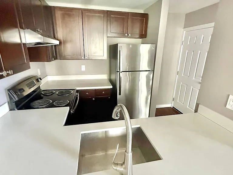 4236 TM Montlake Villas LLC — Photo 9