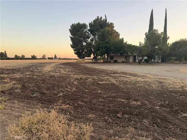 915 S Strathmore Ave, Lindsay, CA 93247