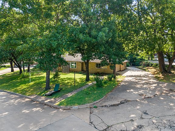 2nd image of 2210 Skyline Dr