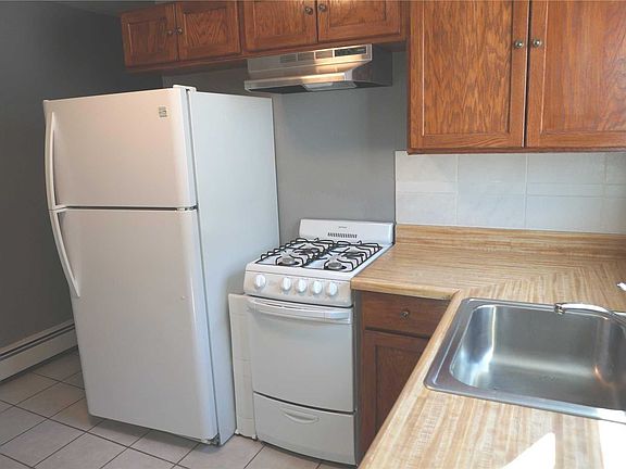3rd image of 110 Cleveland Ave #1