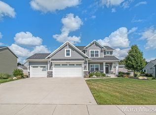 6444 Red Point Dr SW, Byron Center, MI 49315