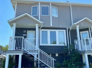 586 Regal Park NE, Calgary, AB T2E 0S6