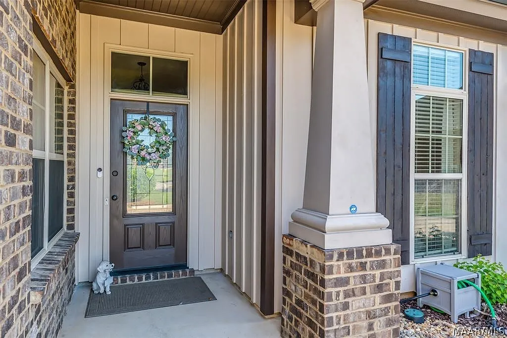 4 bed, 3.0 bath, 2518 sqft, $2,700 — Photo 2