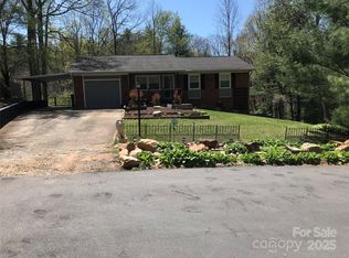 9 Woodland Ct, Asheville, NC 28805