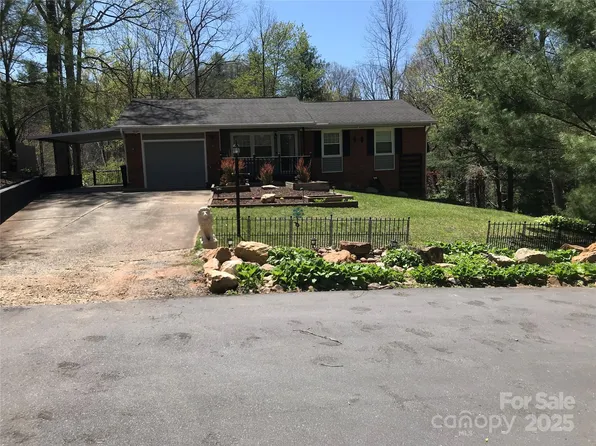 9 Woodland Ct, Asheville, NC 28805