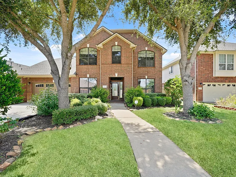 714 Coggins Point Way — Photo 1