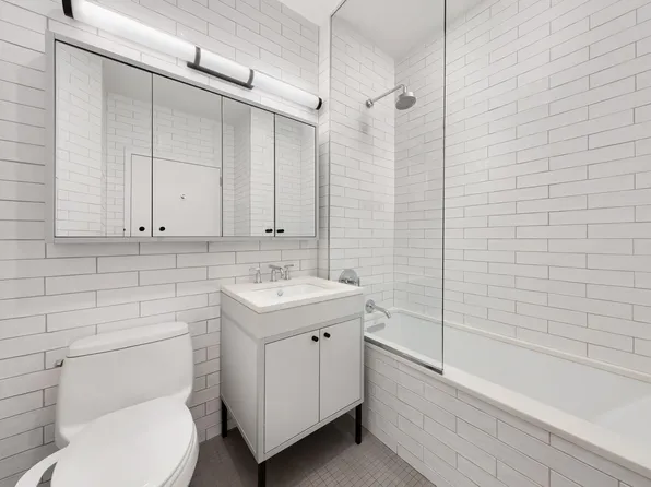 184 Kent Avenue image 8 of 13