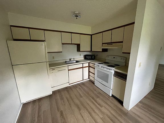 2nd image of 2905 Shadow Creek Dr #C202