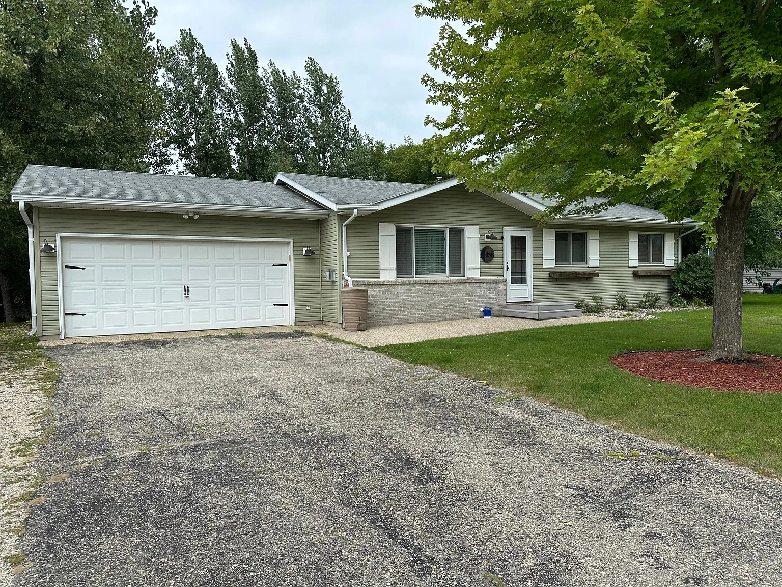 355 Kevin Dr — Photo 1