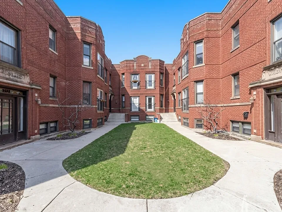 3708 W Wrightwood Ave #1B