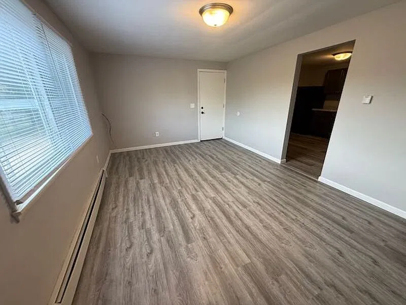 2 bed, 1.0 bath, 800 sqft, $825 — Photo 2