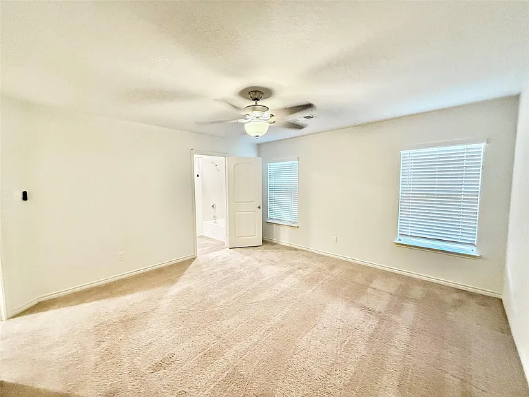 521 Locksley Cv — Photo 12