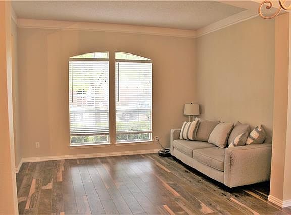 2nd image of 1364 Winnipeg Dr