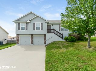 1505 NW High View Dr, Grain Valley, MO 64029
