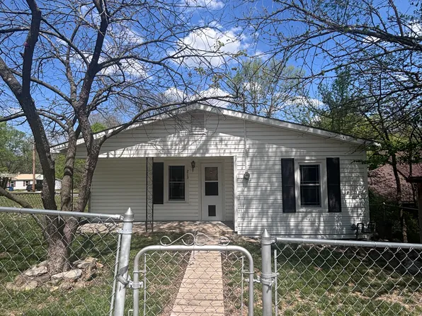 213 E Farmer St, Ozark, MO 65721