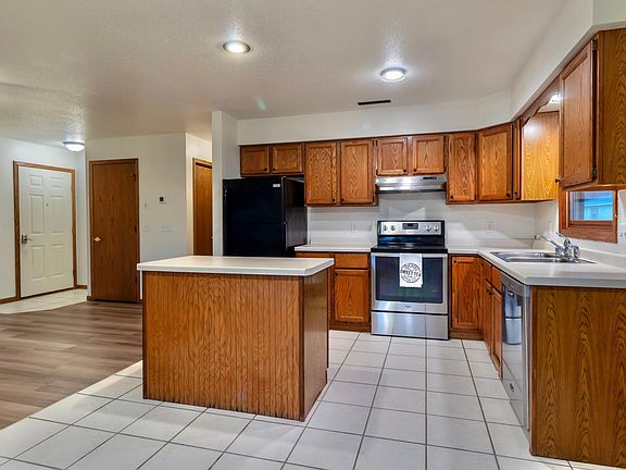 3rd image of 908 1/2 Donna Ave