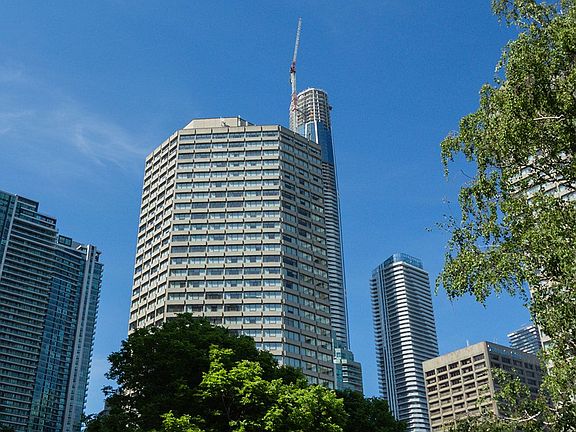 3rd image of 33 Harbour Sq #2018