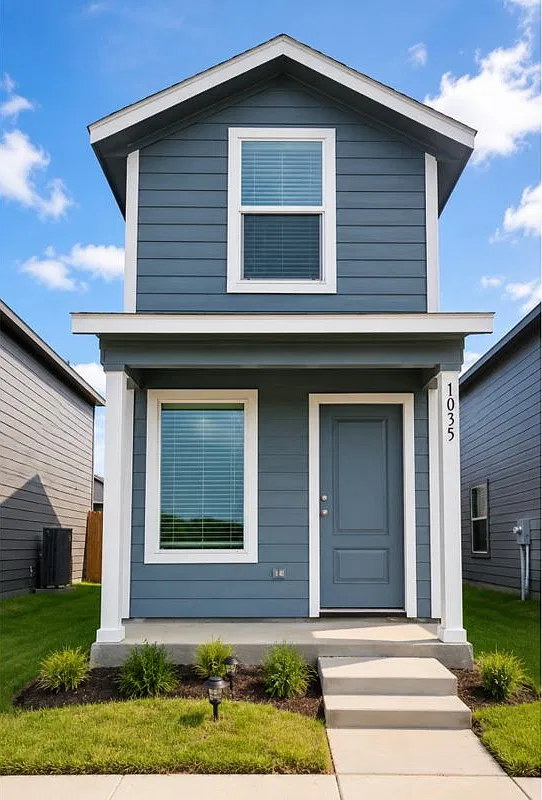 2 bed, 1.0 bath, 661 sqft, $1,300 — Photo 1