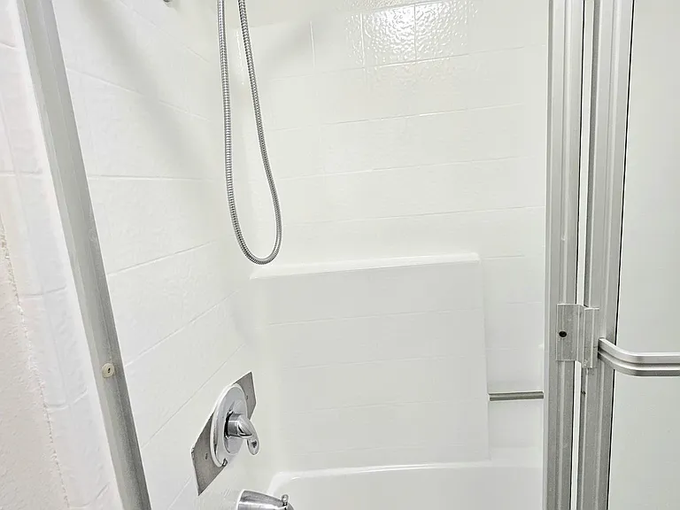 AMBERWOOD APARTMENTS — Photo 17