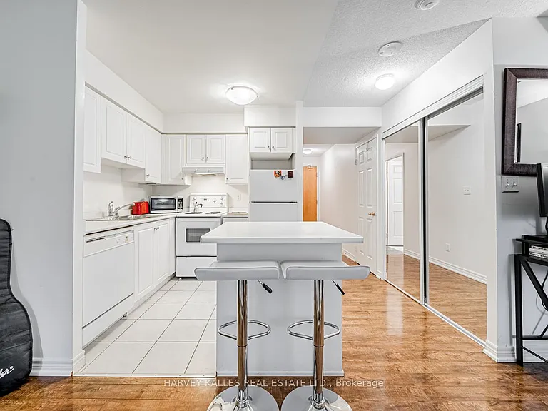 43 Eglinton Ave E #1101 — Photo 6
