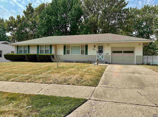 1801 SW Meadow Ln, Topeka, KS 66604