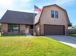 133 E Mesa Verde St, Yukon, OK 73099