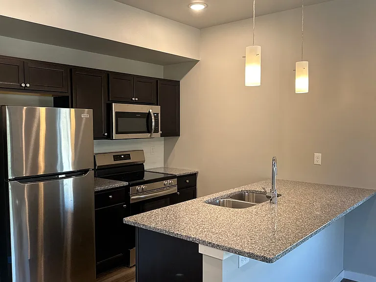 5115 N River Blvd NE — Photo 7