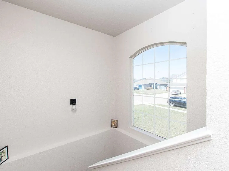 402 Deloris Dr — Photo 13